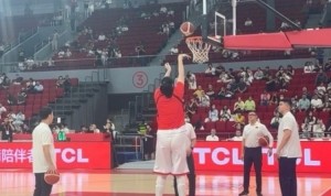 今晚成年国家队首秀！张子宇赛前单独特训定点抛投 手感火热