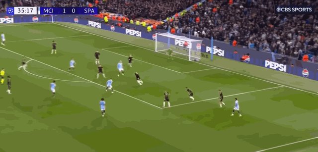 1729721368796094479.gif 福登远射.gif